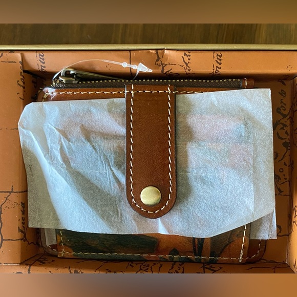 Brand new Patricia Nash crossbody floral, leather purse and wallet. Never opened - Picture 7 of 12